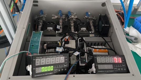 汽车密封条涂胶工艺中，如何精准控制微量玻璃胶